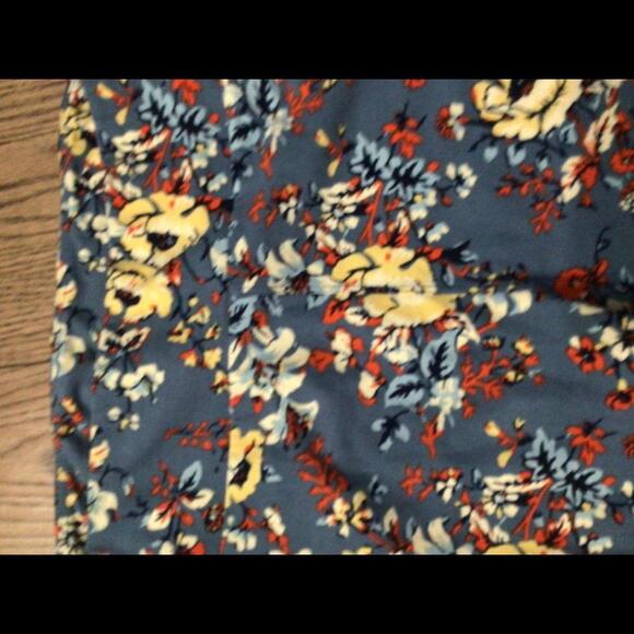 LuLaRoe Leggings Slate blue with Flowers Tall &Curvy - Picture 3 of 6